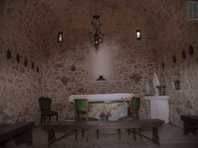 ...dall�interno in pietra e volta a botte